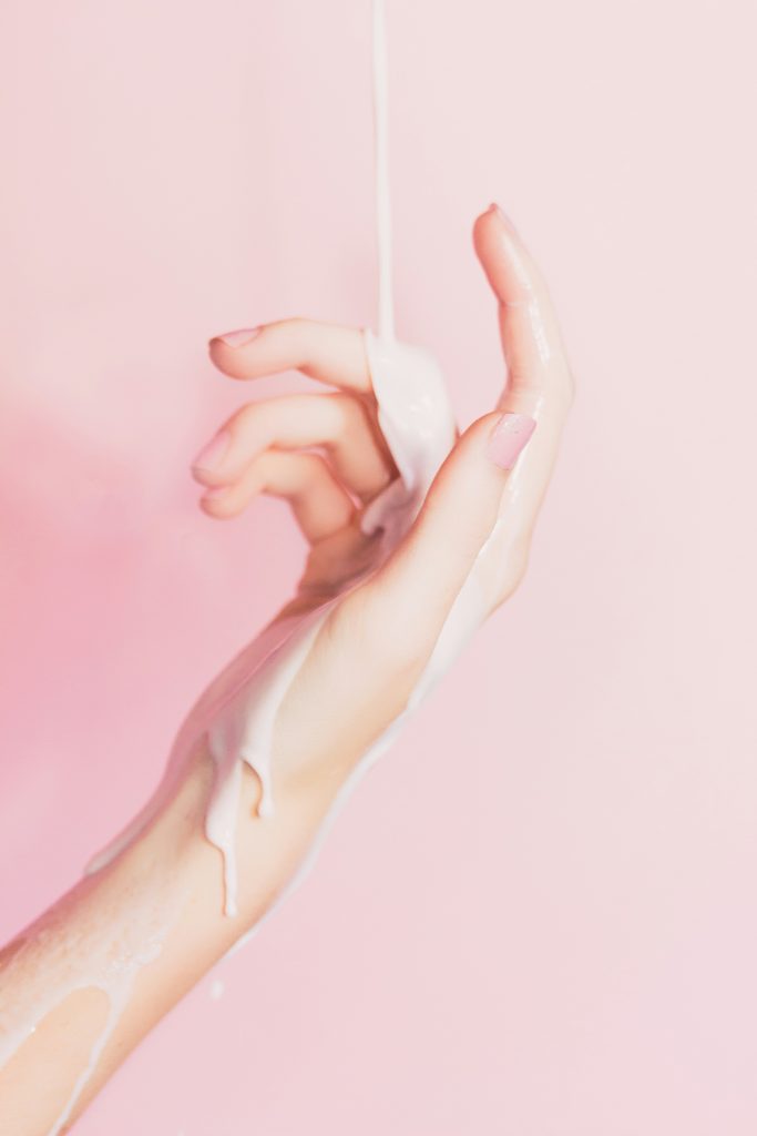 러브젤과 콘돔은 오럴섹스시 반드시 필요한 준비물이다